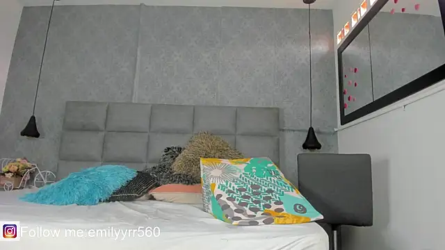 emilyy r online show from April 15, 6:59 pm