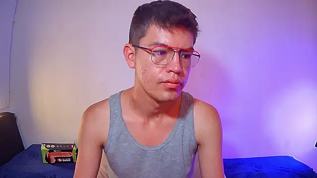 nicolatinboy online show from April 10, 5:39 pm