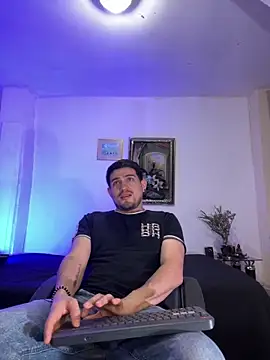 williamsmiiths16 online show from March 27, 11:21 am