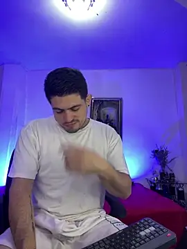 williamsmiiths16 online show from April 15, 11:50 am