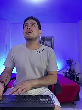 williamsmiiths16 online show from April 16, 12:06 pm