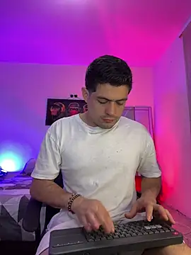 Snapshot of williamsmiiths16 chatting on May 9, 10:53 am williamsmiiths16 online show from May 9, 10:53 am