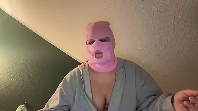 Snapshot of sluddykenna chatting on January 17, 7:17 pm sluddykenna online show from January 17, 7:17 pm