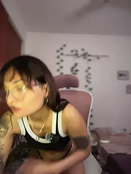 LuXarumi online show from December 23, 3:59 am