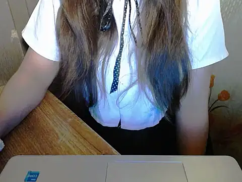 Snapshot of maian_love chatting on June 18, 8:24 pm maian love online show from June 18, 8:24 pm