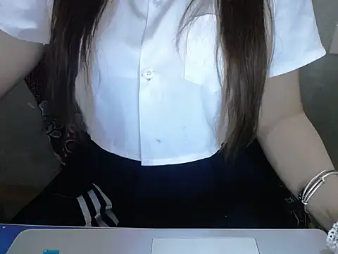 Snapshot of maian_love chatting on July 9, 6:23 pm maian love online show from July 9, 6:23 pm