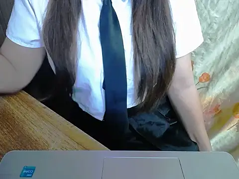 Snapshot of maian_love chatting on July 17, 6:57 pm maian love online show from July 17, 6:57 pm
