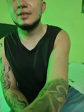 Snapshot of GideonCartie chatting on December 23, 3:59 am GideonCartie online show from December 23, 3:59 am