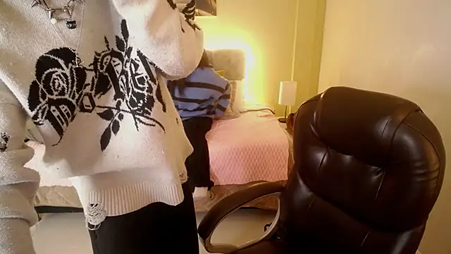 Snapshot of Eros_Nyx_ chatting on December 16, 3:33 am Eros Nyx online show from December 16, 3:33 am