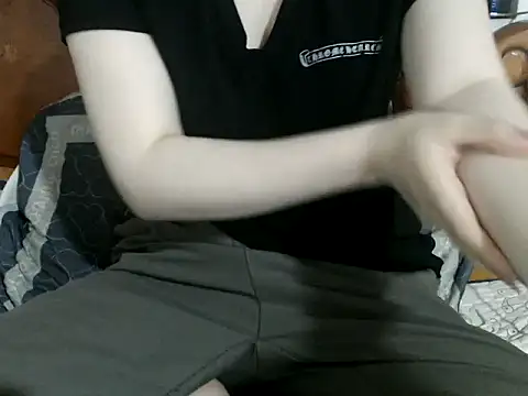 Snapshot of Maika_2k chatting on December 4, 2:32 am Maika 2k online show from December 4, 2:32 am
