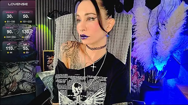 Snapshot of GoddessVespera chatting on April 6, 12:19 am GoddessVespera online show from April 6, 12:19 am