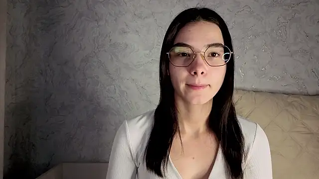 Snapshot of Laura_Sunday chatting on February 28, 7:31 am Laura Sunday online show from February 28, 7:31 am