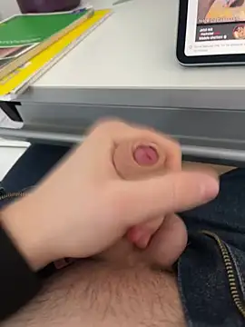 hannes256102 online show from February 4, 9:15 am