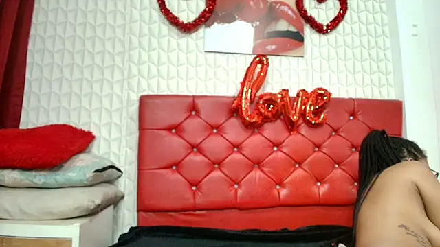 Elizabetth Roman online show from April 6, 8:32 pm