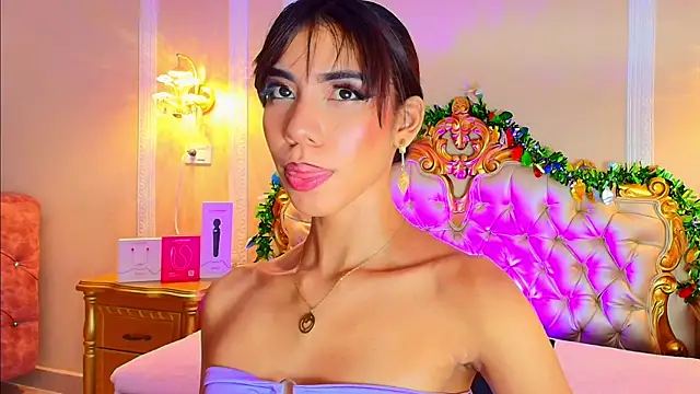 Snapshot of BellaHarpeer chatting on December 16, 8:47 pm BellaHarpeer online show from December 16, 8:47 pm