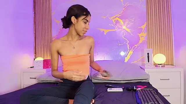 Snapshot of BellaHarpeer chatting on February 1, 2:59 pm BellaHarpeer online show from February 1, 2:59 pm