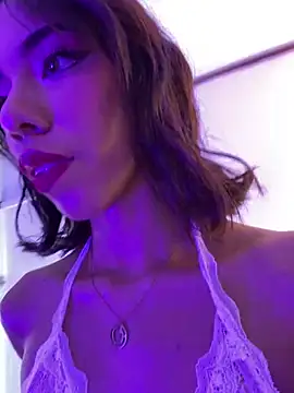 Snapshot of BellaHarpeer chatting on February 13, 7:43 pm BellaHarpeer online show from February 13, 7:43 pm