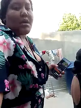 Snapshot of VaneandRossy chatting on January 17, 9:40 pm VaneandRossy online show from January 17, 9:40 pm