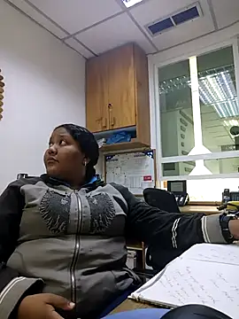 Snapshot of VaneandRossy chatting on February 13, 11:39 am VaneandRossy online show from February 13, 11:39 am