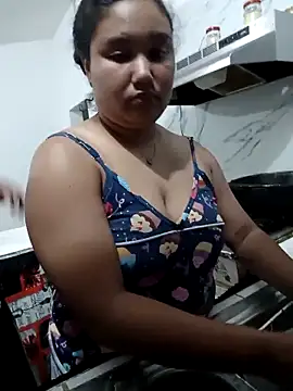 Snapshot of VaneandRossy chatting on February 15, 11:01 pm VaneandRossy online show from February 15, 11:01 pm