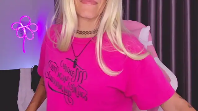 Snapshot of betty_xoxoo chatting on June 22, 2:03 pm betty xoxoo online show from June 22, 2:03 pm