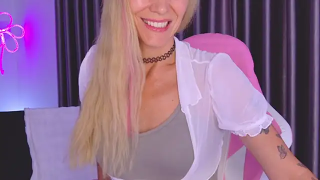 Snapshot of betty_xoxoo chatting on June 28, 9:37 am betty xoxoo online show from June 28, 9:37 am