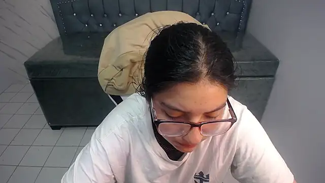 eva smit t online show from April 18, 8:09 pm