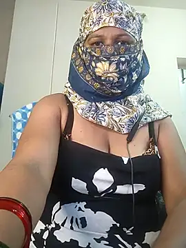Preeti345 online show from June 22, 1:29 am