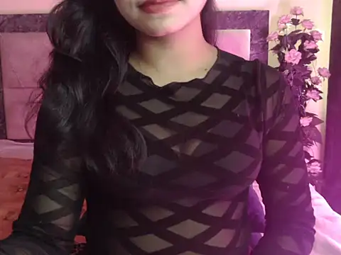 Lola Bebe online show from April 18, 5:00 am