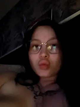 Snapshot of MeganBabyFox chatting on August 2, 6:28 pm MeganBabyFox online show from August 2, 6:28 pm