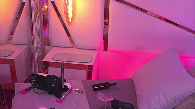Snapshot of Sophie-velvet chatting on May 14, 8:04 pm Sophie-velvet online show from May 14, 8:04 pm