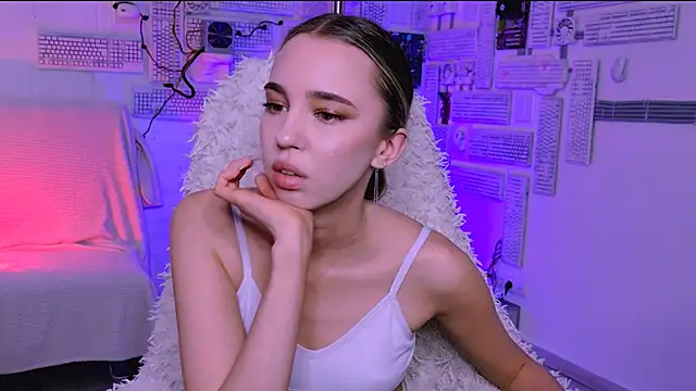 KimPorins online show from April 17, 7:22 am