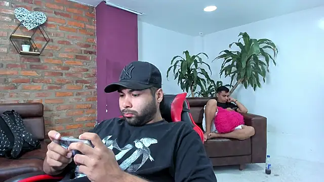 HotThreesoome online show from January 16, 12:53 pm