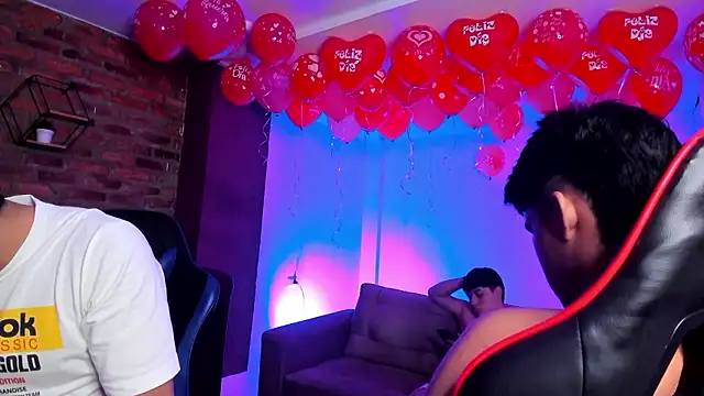 HotThreesoome online show from February 16, 12:34 pm