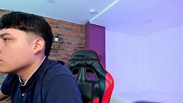 HotThreesoome online show from March 28, 12:27 pm