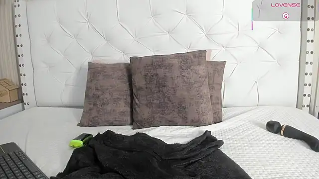 ariana  rosse online show from February 5, 1:16 pm