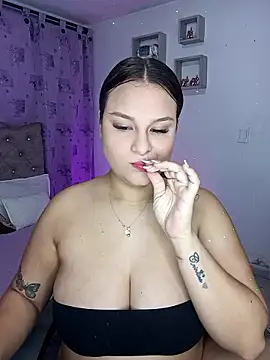 Snapshot of Valeriaa_21 chatting on January 8, 9:06 pm Valeriaa 21 online show from January 8, 9:06 pm