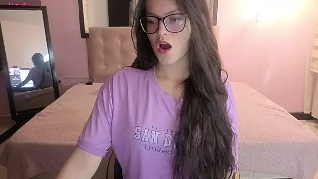 Sara valderrama  online show from May 4, 1:07 pm