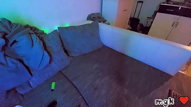 Snapshot of mindfvkc chatting on January 10, 2:46 am mindfvkc online show from January 10, 2:46 am