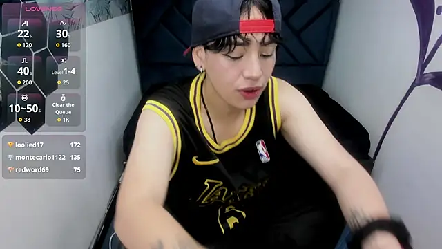 Snapshot of Kiara_Fox__ chatting on January 8, 8:33 pm Kiara Fox online show from January 8, 8:33 pm