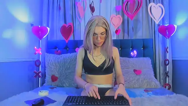 Snapshot of Lis_Pearson chatting on February 4, 3:45 am Lis Pearson online show from February 4, 3:45 am