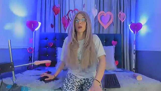 Snapshot of Lis_Pearson chatting on February 6, 2:49 am Lis Pearson online show from February 6, 2:49 am