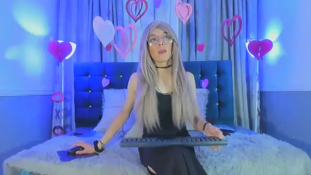 Snapshot of Lis_Pearson chatting on February 7, 3:43 am Lis Pearson online show from February 7, 3:43 am