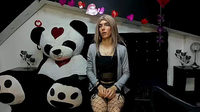 Snapshot of Lis_Pearson chatting on February 22, 3:29 am Lis Pearson online show from February 22, 3:29 am