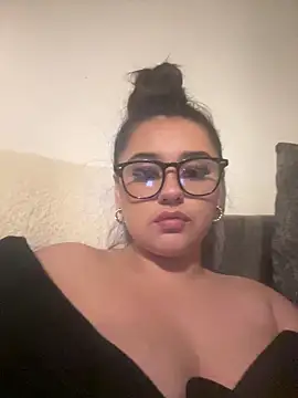 Snapshot of Wild_Busty_Niyah_XX chatting on December 18, 10:27 pm Wild Busty Niyah XX online show from December 18, 10:27 pm