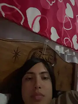 Snapshot of _Laurentt_ chatting on January 12, 1:55 am Laurentt online show from January 12, 1:55 am