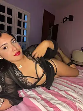 Snapshot of _Laurentt_ chatting on February 8, 1:53 am Laurentt online show from February 8, 1:53 am