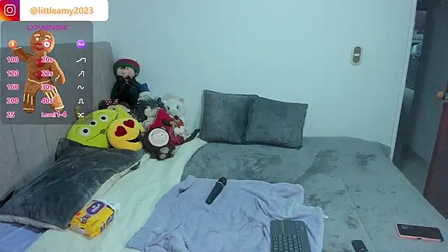 Snapshot of little__ammy chatting on January 6, 2:59 am little ammy online show from January 6, 2:59 am