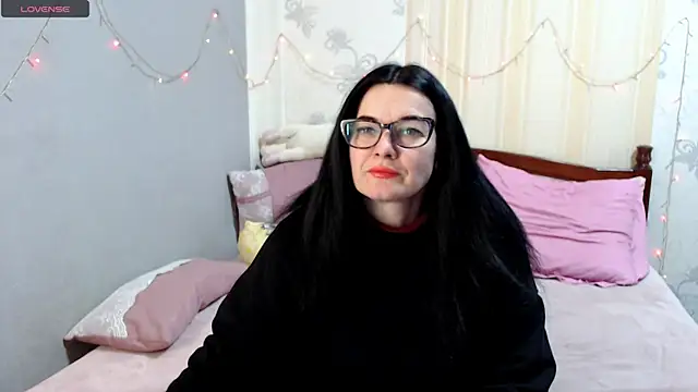 SashaBond online show from February 5, 11:15 am