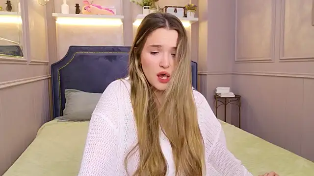 Snapshot of Lina_Sinerz chatting on February 13, 8:27 pm Lina Sinerz online show from February 13, 8:27 pm